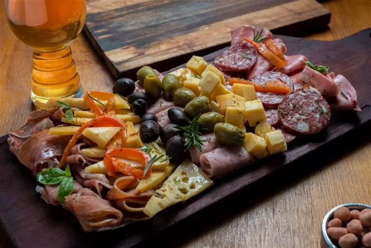 Produits corses à manger et à boire dans un bar ?, Ajaccio, Honolulu Bar