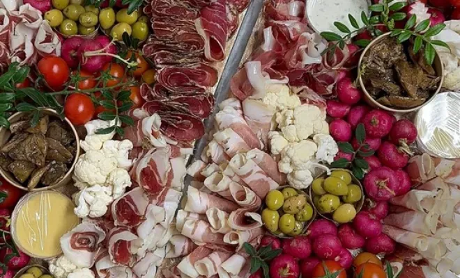 Plateaux de charcuterie, de fromage, de crudités, de fruits, de rôti de porc et de bœuf pour vos événements de l'été, Ajaccio, SAS T.PRIM